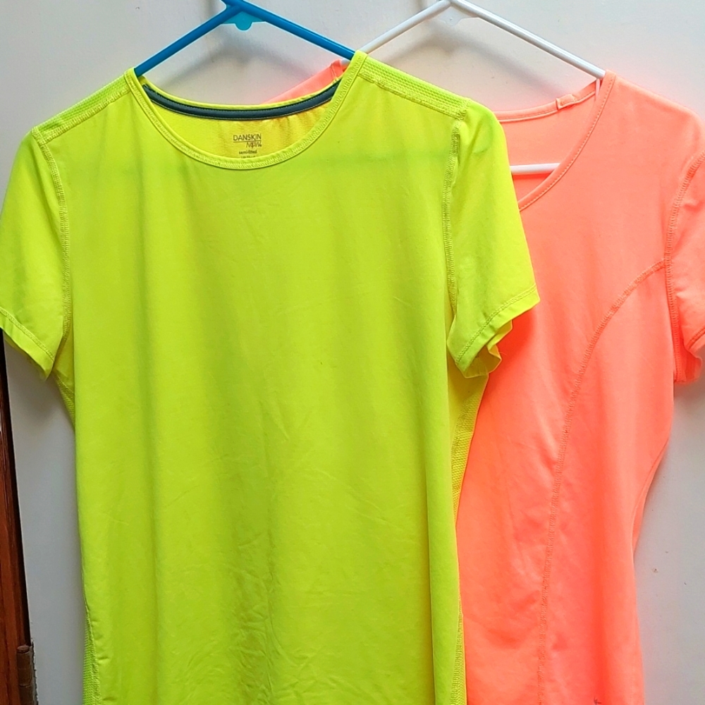 2 Danskin Size L Athletic T Shirts